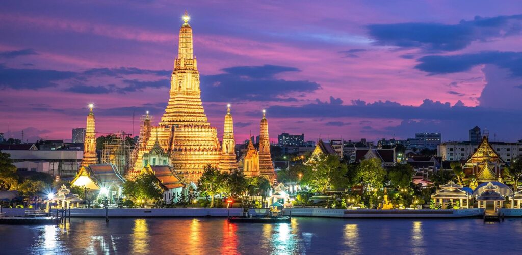 Bangkok_0000_Thailand-Bangkok-Chao Phraya River-shutterstock_219128044